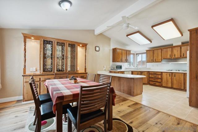 1831 Nova Gln, Escondido CA: https://media.crmls.org/mediaz/32ab6382-ec27-4377-8e67-240bd41d8949.jpg