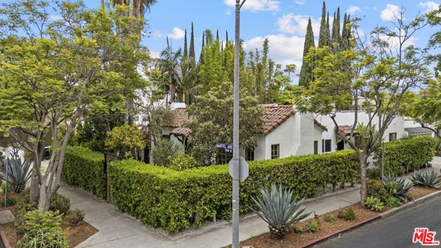 951 N Martel Avenue, Los Angeles CA: https://media.crmls.org/mediaz/32abb493-ce0c-444d-969d-dfba1b7caaef.jpg