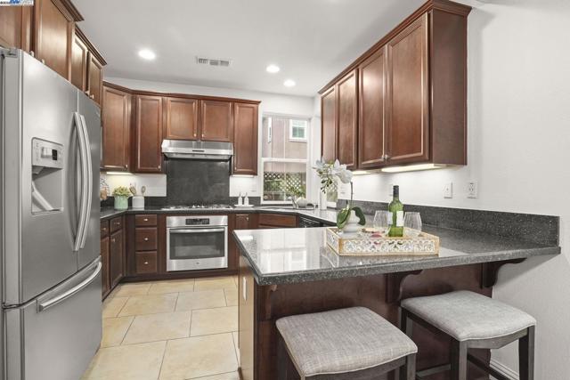3105 Vittoria Loop, Dublin CA: https://media.crmls.org/mediaz/32abe1a9-75ea-41ef-aecd-76ac1109eaba.jpg