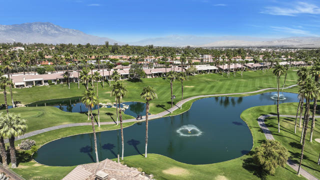 76099 Impatiens Circle, Palm Desert CA: https://media.crmls.org/mediaz/32abf9b2-1061-413f-b01f-8235478a6014.jpg