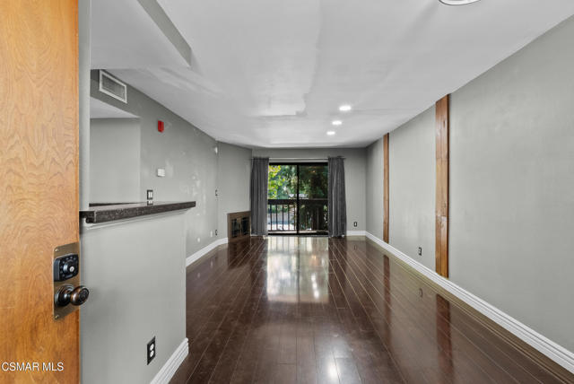 22100 Burbank Boulevard, Woodland Hills CA: https://media.crmls.org/mediaz/32ac2d02-3e2b-4db3-8442-6fac68734fb9.jpg
