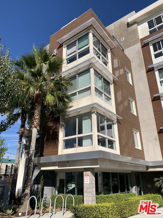 4140 Glencoe Avenue, Marina del Rey CA: https://media.crmls.org/mediaz/32ac2dd4-0c11-4922-943f-e5459d552057.jpg