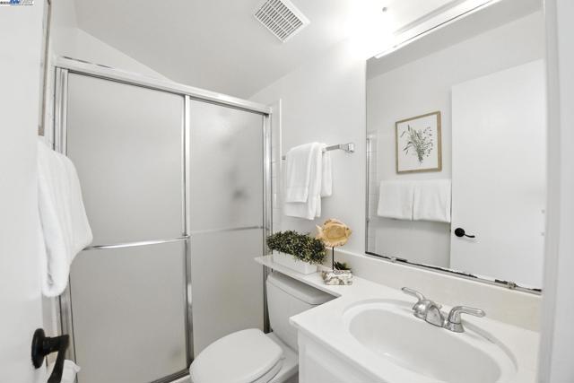 102 Rolling Green Cir, Pleasant Hill CA: https://media.crmls.org/mediaz/32ac4dc3-c316-479d-826c-439155e2fb3e.jpg