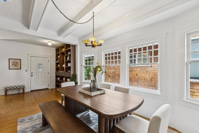3215 Liberty Ave, Alameda CA: https://media.crmls.org/mediaz/32ac9123-666a-4ba6-8d32-e1147d2caa24.jpg