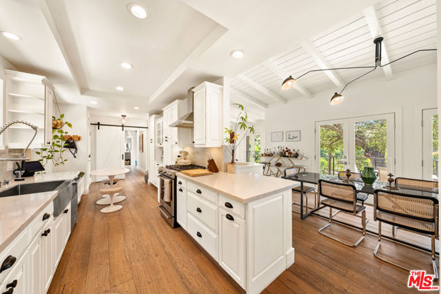 13513 Cheltenham Drive, Sherman Oaks CA: https://media.crmls.org/mediaz/32ac9300-f8bc-4680-96b2-91a52b66561c.jpg