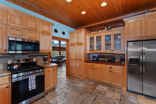 42400 Eagle Ridge, Big Bear CA: https://media.crmls.org/mediaz/32ad4f45-30ae-479c-a71f-b20119caf707.jpg