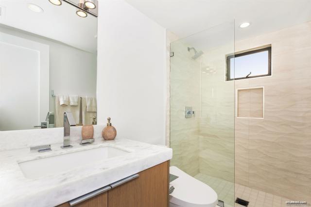 5527 Calumet Ave, La Jolla CA: https://media.crmls.org/mediaz/32ad70da-1b1c-4d71-92e5-a58f3a3a31e2.jpg