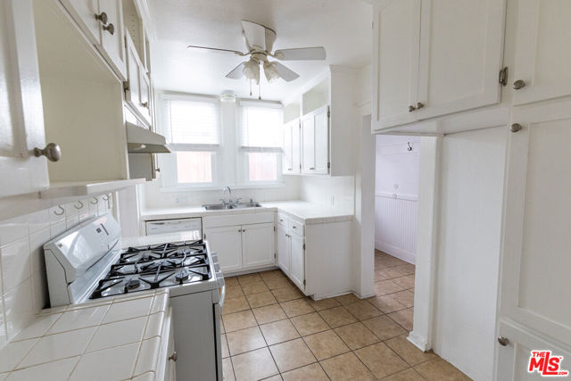 1206 3rd Avenue, Los Angeles CA: https://media.crmls.org/mediaz/32ae51a8-0e44-4f1e-af73-36fd8c94645f.jpg