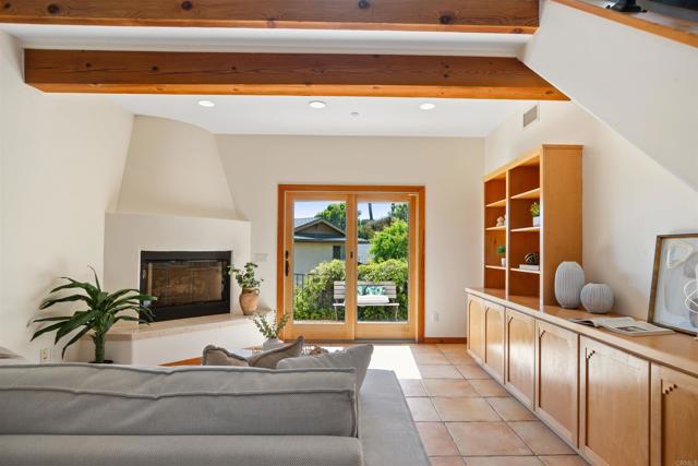 2320 Ivy Road, Oceanside CA: https://media.crmls.org/mediaz/32af121e-3ad6-46fe-8a53-dd4919e18fdd.jpg