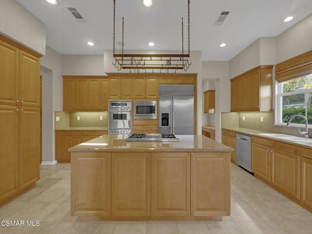 1048 Via Adorna, Newbury Park CA: https://media.crmls.org/mediaz/32af5eed-3942-4e57-8c58-7c6a1dcea457.jpg