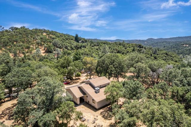 3748 Baldwin Drive, Placerville CA: https://media.crmls.org/mediaz/32af9dd8-eaa9-44f1-ae55-2a53ae62ec84.jpg
