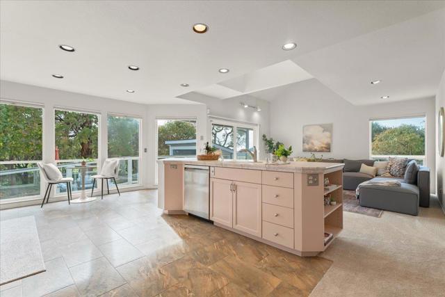 21 Crest Lane, La Selva Beach CA: https://media.crmls.org/mediaz/32afe8c4-e5b3-40c8-81f6-cf036c16dc64.jpg