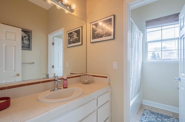 17403 Avenida Los Altos, Salinas CA: https://media.crmls.org/mediaz/32b011b0-7a9e-4898-8b78-29b164d51296.jpg