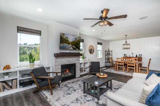 1309 Sunny Heights Road, Fallbrook CA: https://media.crmls.org/mediaz/32b0b499-ef90-46b3-b18a-c4d6a5b1d8e0.jpg
