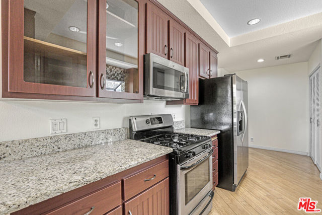 13331 Moorpark Street, Sherman Oaks CA: https://media.crmls.org/mediaz/32b116c1-2de6-4808-aebf-0b5c7e48ce35.jpg