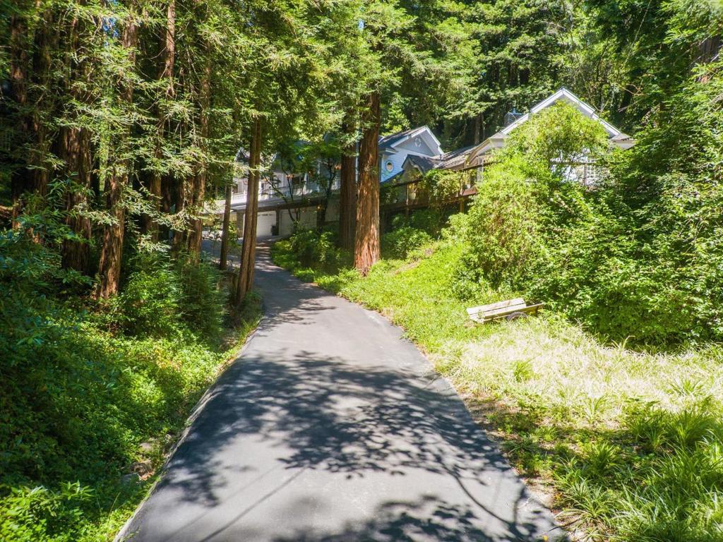 https://media.crmls.org/mediaz/32b13a4c-8dac-47c6-8678-8146e57e9fb9.jpg?preset=X-Large