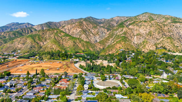 442 Crestvale Drive, Sierra Madre CA: https://media.crmls.org/mediaz/32b141af-dd21-4c46-b760-a45dfa3d9ba8.jpg