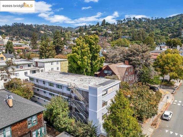 2741 Dwight Way, Berkeley CA: https://media.crmls.org/mediaz/32b17418-38d6-405c-9b5b-4de8c8470da7.jpg