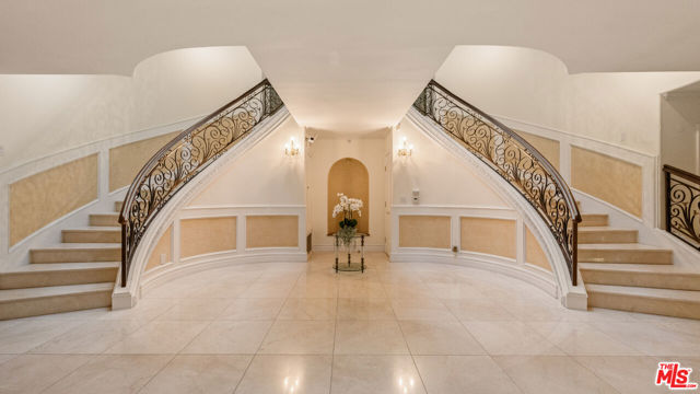1455 Robmar Drive, Beverly Hills CA: https://media.crmls.org/mediaz/32b1aae0-de1c-47c8-96a9-07c6190677c6.jpg