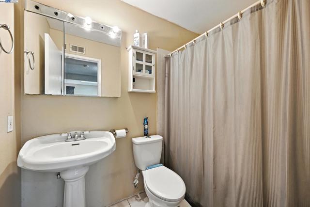 10293 Covina Pl, San Diego CA: https://media.crmls.org/mediaz/32b28d5d-8149-404d-9f66-13bd32582de4.jpg