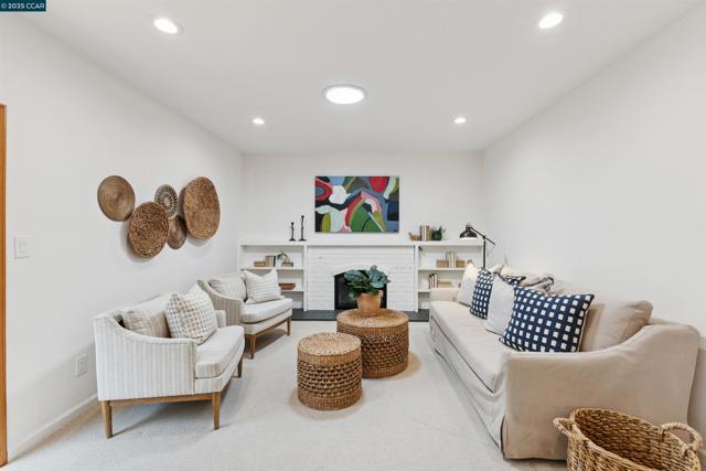 1752 Berrywood Ct, Concord CA: https://media.crmls.org/mediaz/32b2a00c-21d8-4843-b19b-1edcc3714a22.jpg