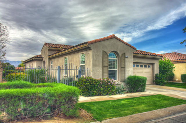 82087 Hopkins Drive, Indio CA: https://media.crmls.org/mediaz/32b39aac-836a-4ec9-bd59-bfe9416380bc.jpg