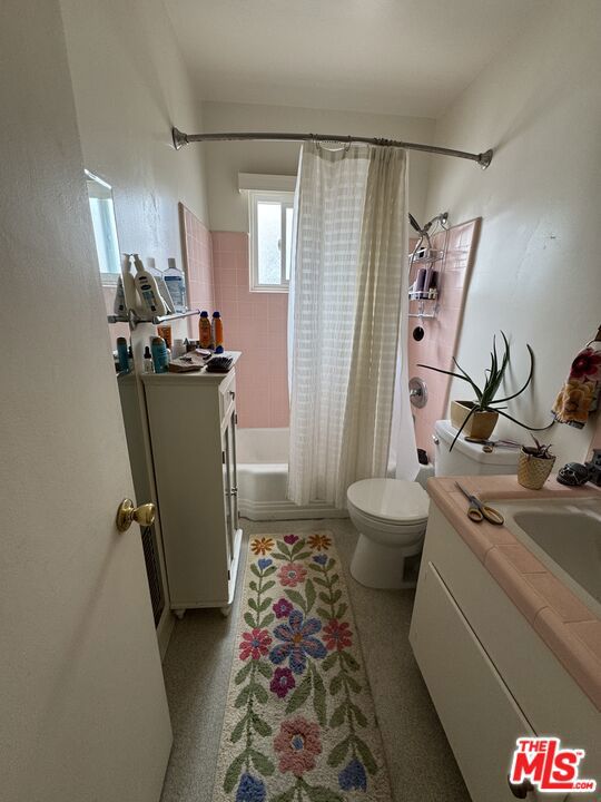 231 California Avenue, Santa Monica CA: https://media.crmls.org/mediaz/32b3a603-d409-41fd-be51-cce426ad2073.jpg