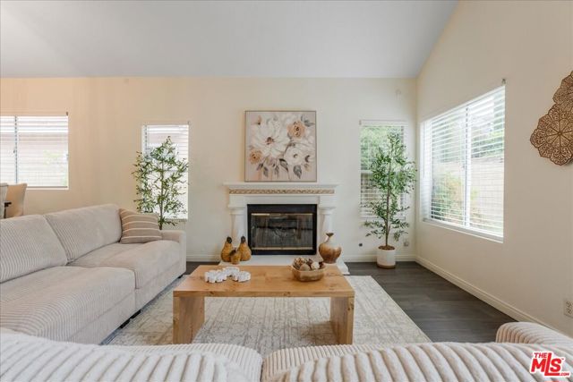 12084 London Grove Court, Moorpark CA: https://media.crmls.org/mediaz/32b3bc6b-c6b7-4002-8829-47242e67deb5.jpg