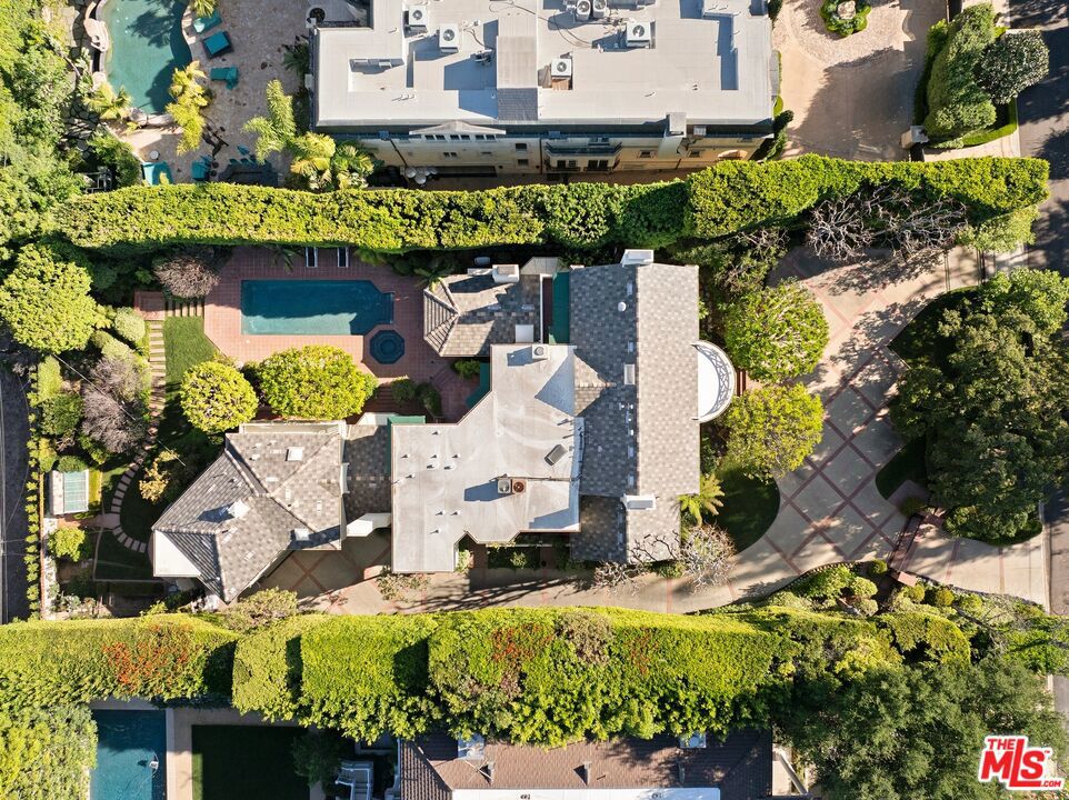 https://media.crmls.org/mediaz/32b3c2a2-5809-4ec1-830d-7f3858fa96f5.jpg?preset=X-Large