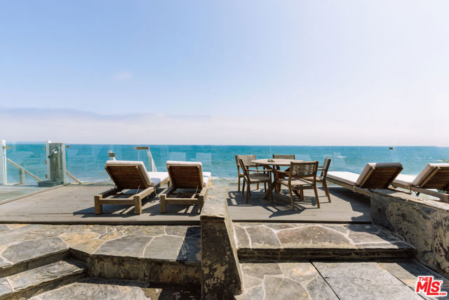 23614 Malibu Colony Road, Malibu CA: https://media.crmls.org/mediaz/32b4a20a-40f2-4162-91b6-48adc1f15128.jpg