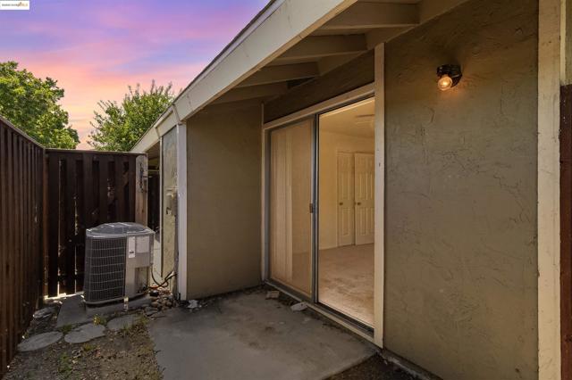 2059 Olivera Rd, Concord CA: https://media.crmls.org/mediaz/32b4d1ef-878b-43e9-9664-289c36577f9c.jpg