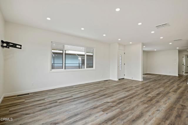 Detail Gallery Image 7 of 28 For 113 Camino Valverde #113,  Camarillo,  CA 93012 - 2 Beds | 2/1 Baths