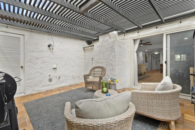 4116 Loma Riviera Ln, San Diego CA: https://media.crmls.org/mediaz/32b581b3-103b-43cd-99fc-a1252dc6d20a.jpg