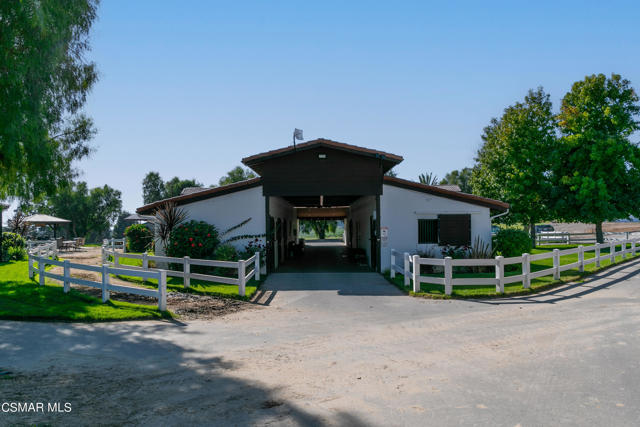 1451 E La Loma Avenue, Somis CA: https://media.crmls.org/mediaz/32b5c2fa-e6b9-4a34-add4-21af2dc9c793.jpg