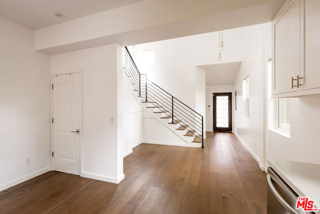24042 Killion Street, Woodland Hills CA: https://media.crmls.org/mediaz/32b5c419-3092-4f45-8367-b7fd2fbc7b4c.jpg