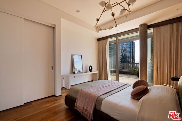 1155 S Grand Avenue, Los Angeles CA: https://media.crmls.org/mediaz/32b5c463-e8f6-425e-8a47-16a2909b3ed8.jpg