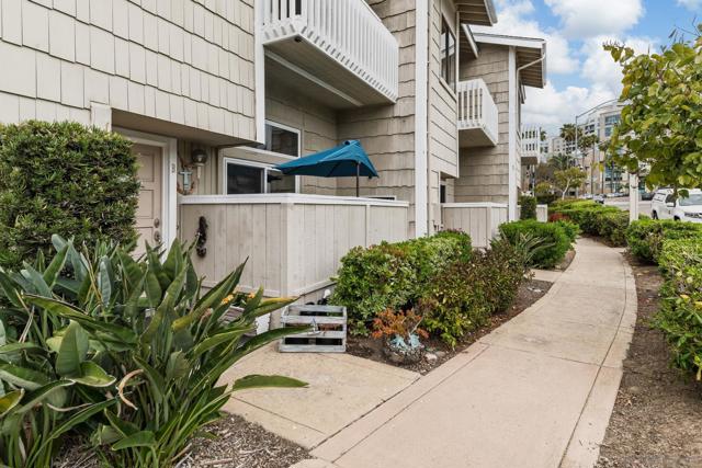 4052 Mahaila Ave, San Diego CA: https://media.crmls.org/mediaz/32b667bd-f778-4c66-b004-71f182057b5c.jpg