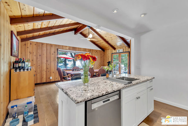 21395 Highway 243, Idyllwild CA: https://media.crmls.org/mediaz/32b688df-7cb7-430f-ae43-4e37d5bdd953.jpg