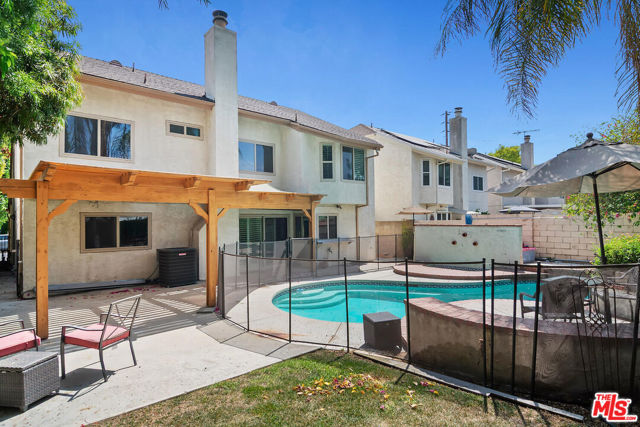 6263 Crebs Avenue, Tarzana CA: https://media.crmls.org/mediaz/32b73c94-9655-40ce-a7e5-0910ec1bd265.jpg