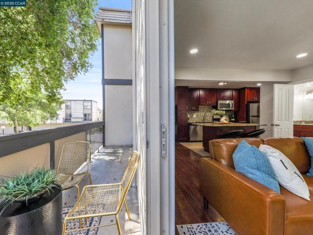 2033 Sierra Rd, Concord CA: https://media.crmls.org/mediaz/32b7a89d-3104-4433-b9fc-cc6c7a461f04.jpg