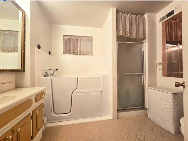 250 Mansell Street, San Francisco CA: https://media.crmls.org/mediaz/32b81950-d5f9-410a-a5a2-16173f3d531f.jpg