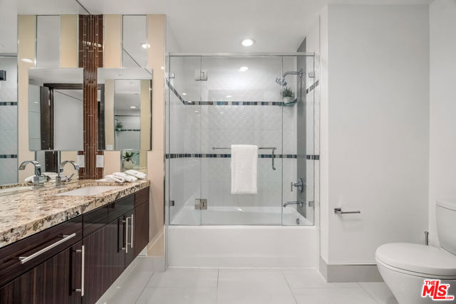 1318 S Roxbury Drive, Los Angeles CA: https://media.crmls.org/mediaz/32b855c0-d1f1-4d92-86c6-1c39b1b3b31d.jpg
