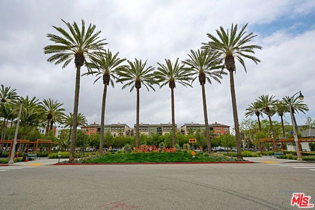 13200 Pacific Promenade, Playa Vista CA: https://media.crmls.org/mediaz/32b89241-ac40-4654-81fe-56113ee9a214.jpg