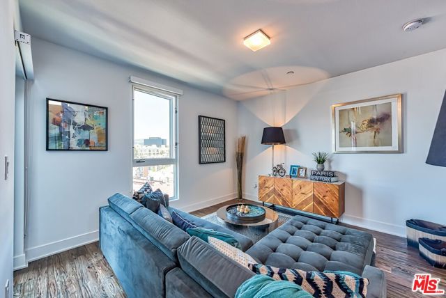 1168 S Barrington Avenue, Los Angeles CA: https://media.crmls.org/mediaz/32b8baca-0977-4ac5-9481-13217c00f3f4.jpg