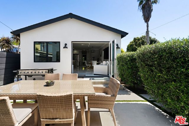 801 Howard Street, Marina del Rey CA: https://media.crmls.org/mediaz/32b8f7fa-d6d9-43ef-87be-b9bd55214516.jpg