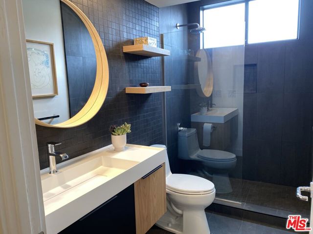2237 S Bentley Avenue, Los Angeles CA: https://media.crmls.org/mediaz/32b8ff66-ffc9-4a9d-8322-929ec15cd62e.jpg