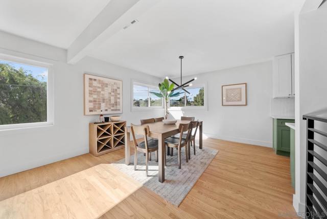 198 Croydon Ln, El Cajon CA: https://media.crmls.org/mediaz/32b943c1-db12-45b9-ab20-e60e84dbcc53.jpg