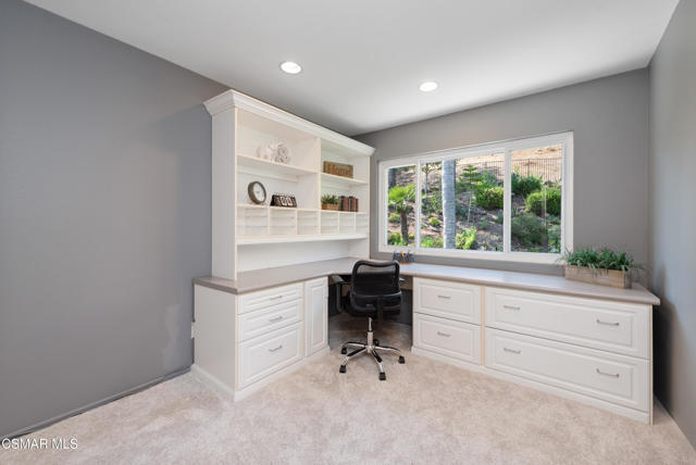 1253 Willsbrook Court, Westlake Village CA: https://media.crmls.org/mediaz/32b9b135-f127-46bd-89c5-636c7385cd90.jpg