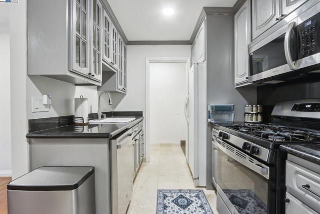 Image 2 of 25 For 38455 Bronson St  128