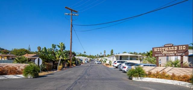 12044 Royal Rd, El Cajon CA: https://media.crmls.org/mediaz/32ba54d4-d97d-42b1-9b49-9898c0c7d30d.jpg